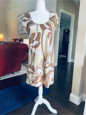 Nally & Millie Women's Scoop Neck Swing Dress in Tan & Cream Swirl